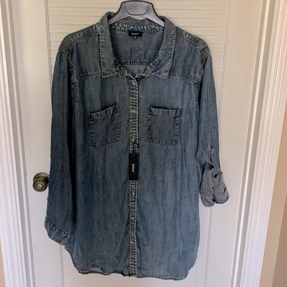 New Tolani Long sleeve button down long denim top.  Roll-up sleeves.  2X